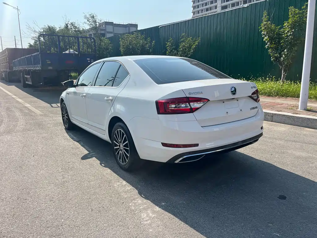 Skoda Octavia 2017 — фото 6