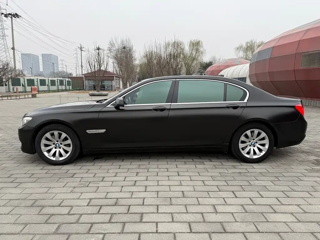 BMW 7 Series 2011 — фото 7