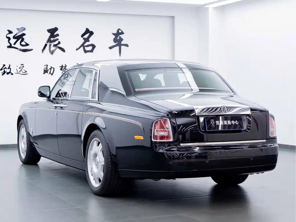 Rolls-Royce Phantom 2012 — фото 11