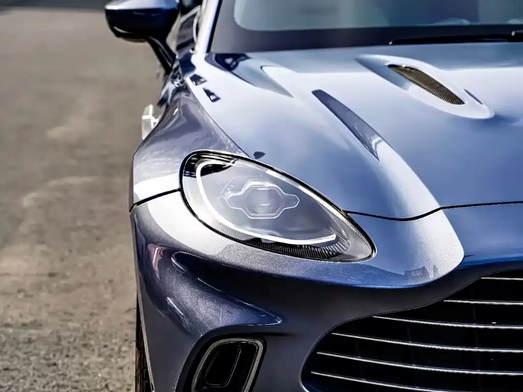 Aston Martin DBX 2022 — фото 4