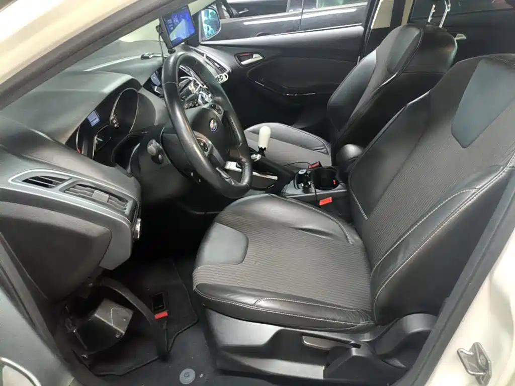 Ford Focus 2015 — фото 15