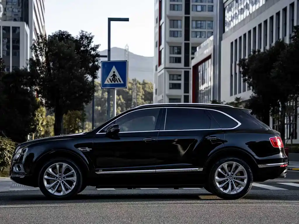Bentley Bentayga 2016 — фото 13