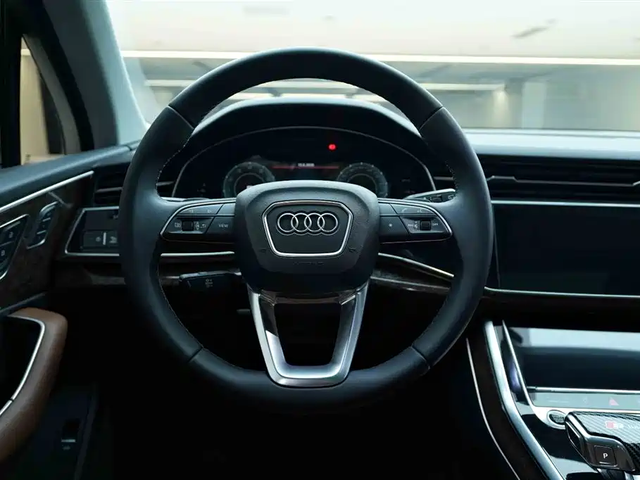 Audi Q7 2021 — фото 17