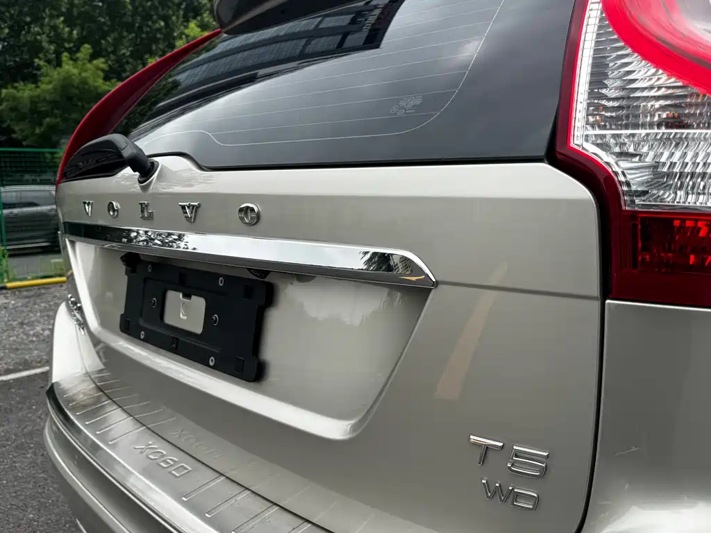 Volvo XC60 2016 — фото 18