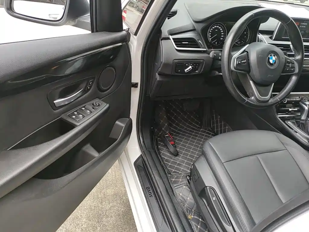 BMW 2 Series Station Wagon 2019 — фото 16