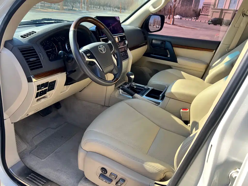 Toyota Land Cruiser 2018 — фото 4