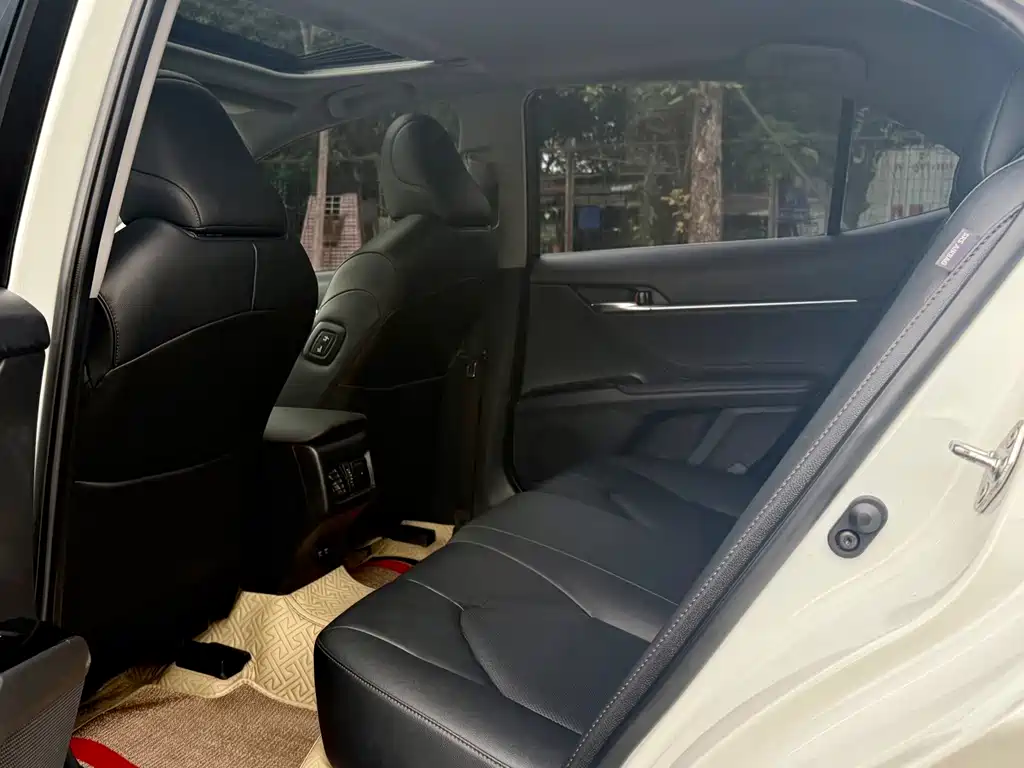 Toyota Camry 2020 — фото 10