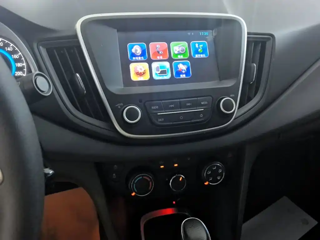 Chevrolet Cavalier 2017 — фото 13
