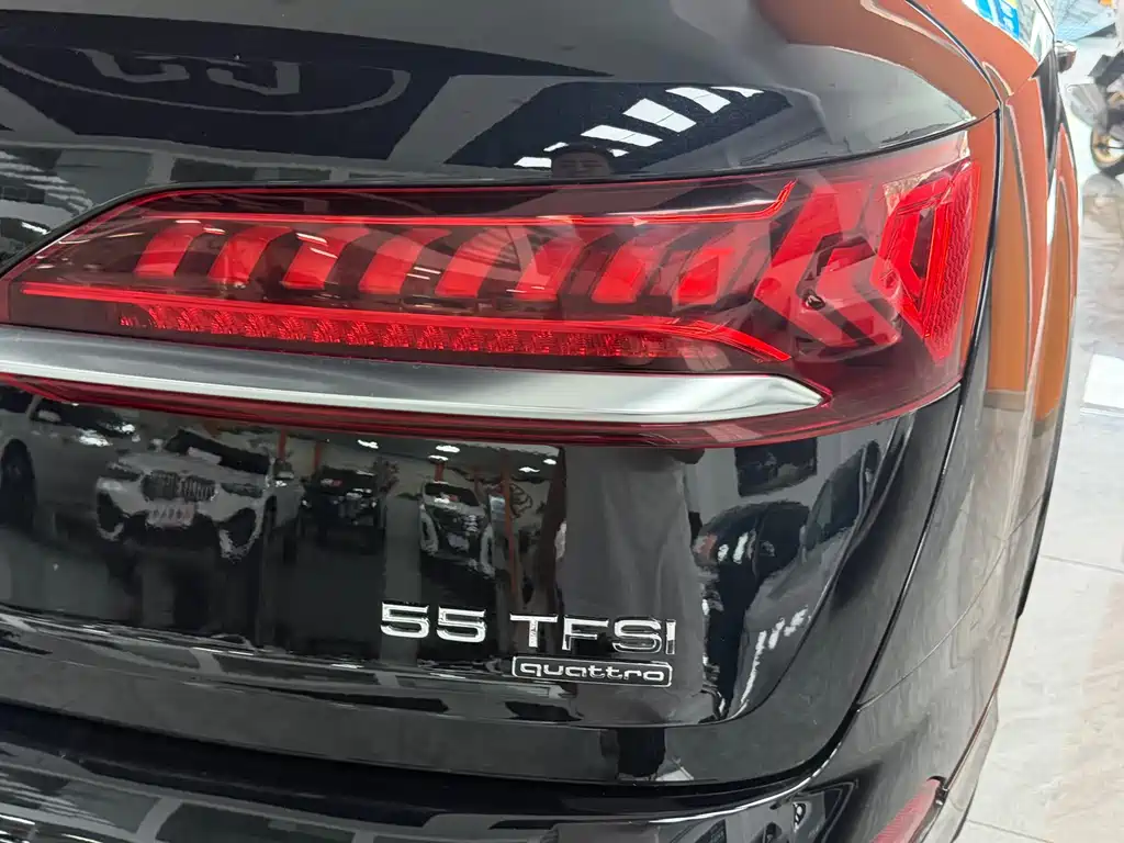 Audi Q7 2020 — фото 19