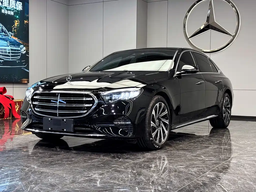 Mercedes-Benz E-Class 2025 — фото 1