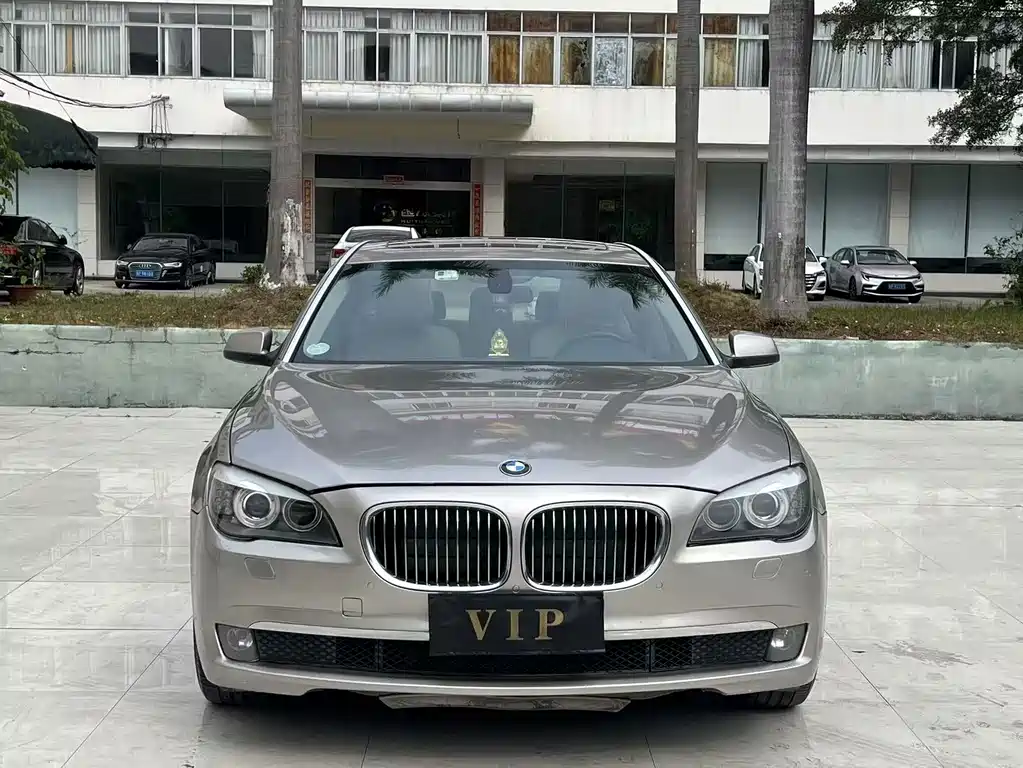 BMW 7 Series 2011 — фото 2
