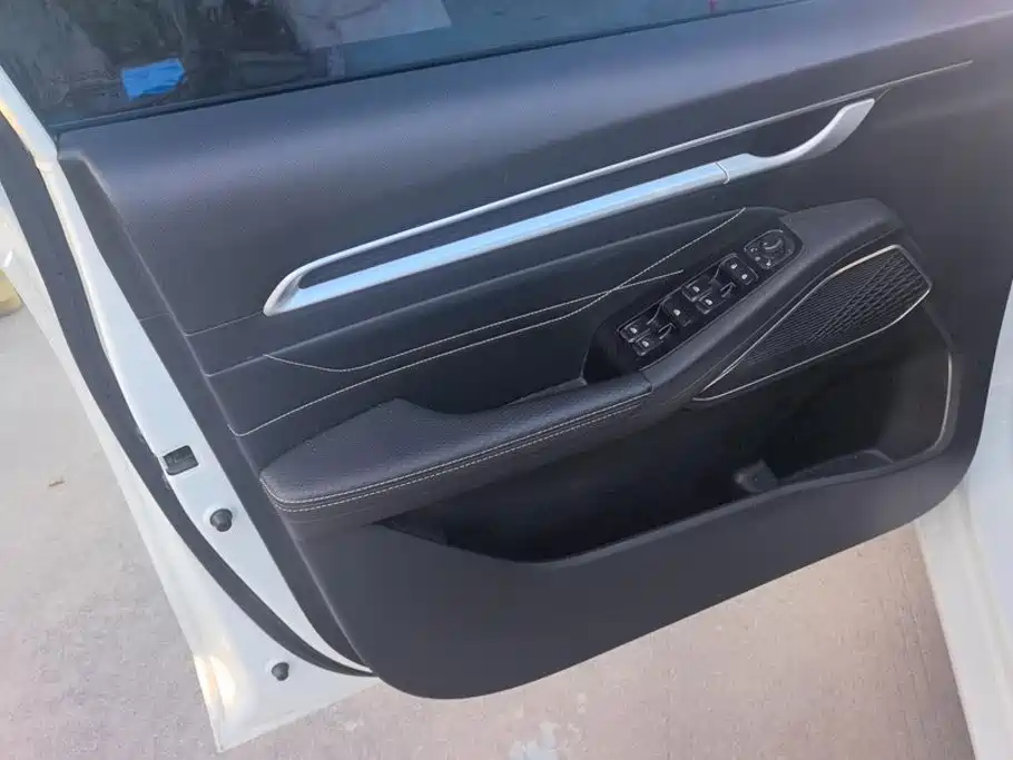 Geely Emgrand 2023