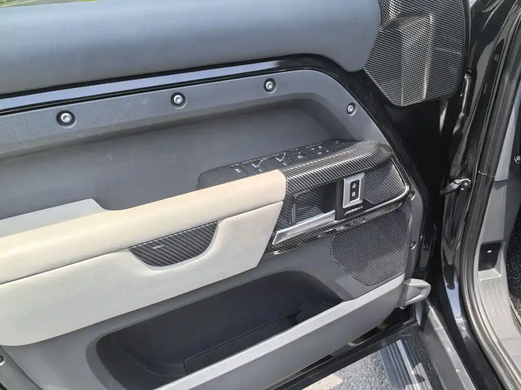 Land Rover Defender 2022 — фото 16