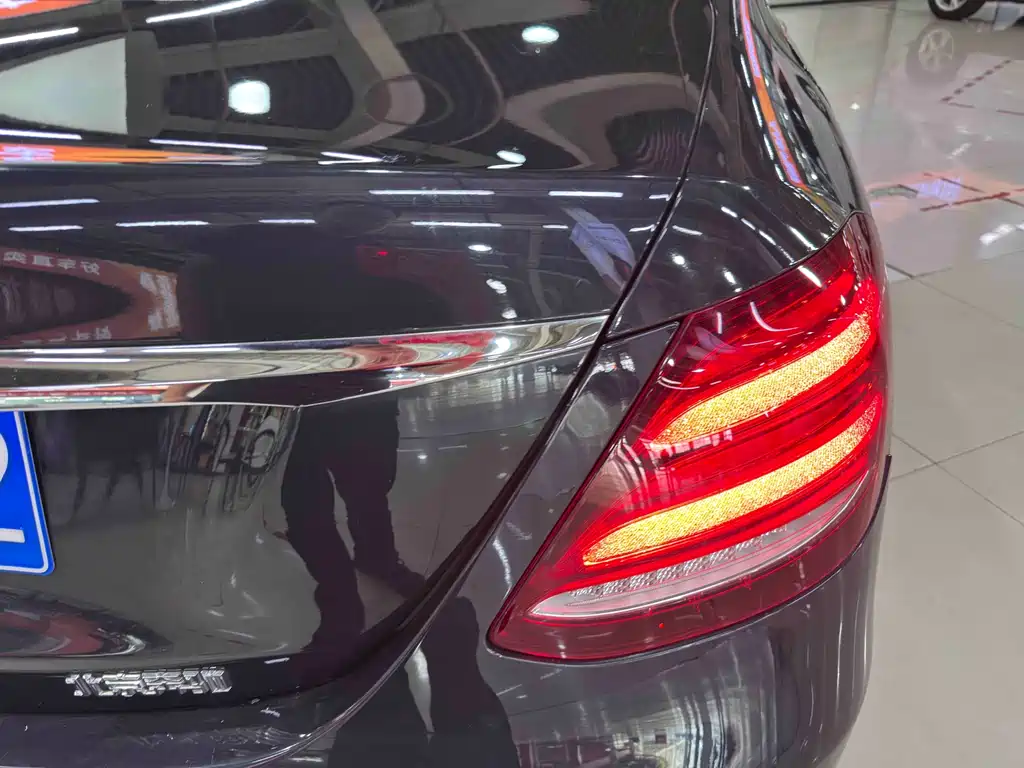 Mercedes-Benz E-Class 2017 — фото 18