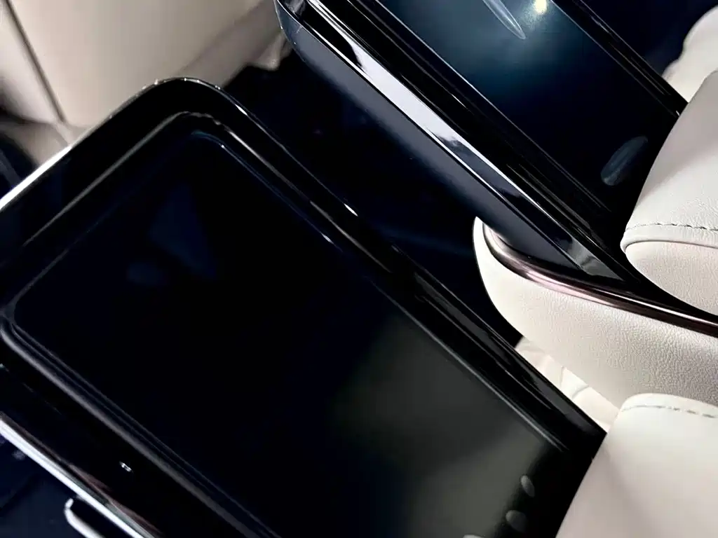 Toyota Alphard — фото 9