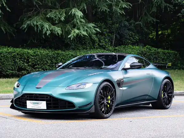 Aston Martin V8 Vantage 2022