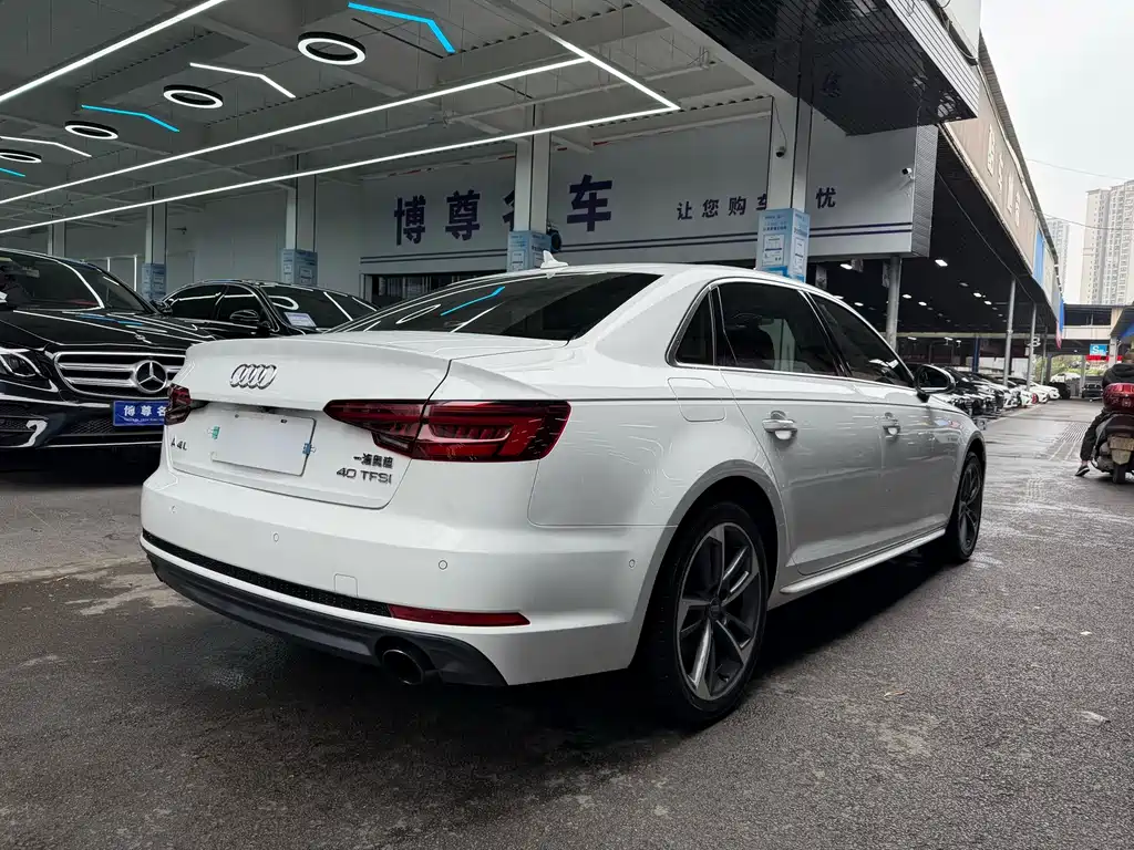 Audi A4L 2018 — фото 19