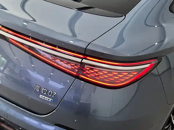 BYD Seal 07 DM-i 2025