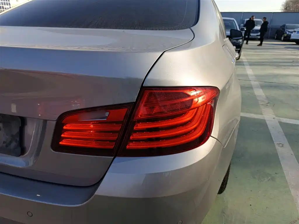 BMW 5 Series 2016 — фото 8