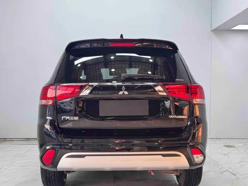 Mitsubishi Outlander 2021 — фото 5