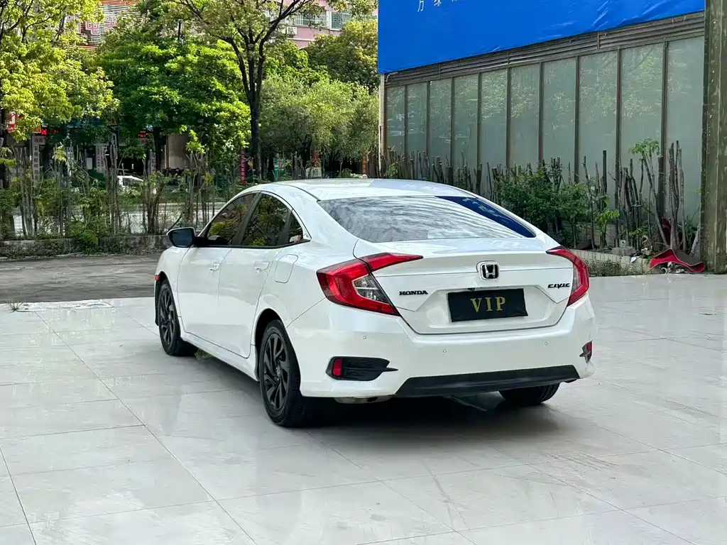 Honda Civic 2017 — фото 9