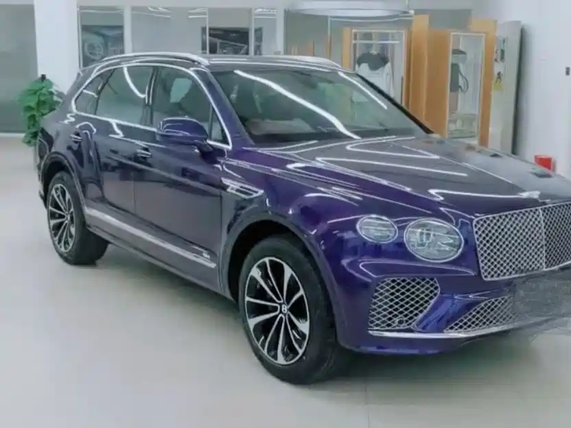 Bentley Bentayga 2021 — фото 2