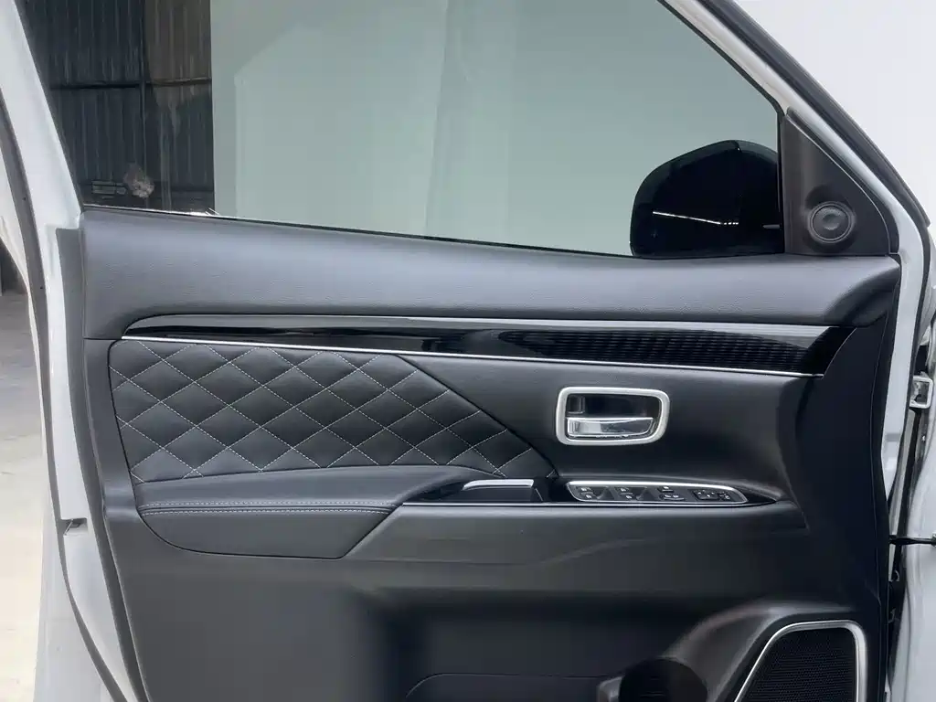 Mitsubishi Outlander 2023 — фото 23