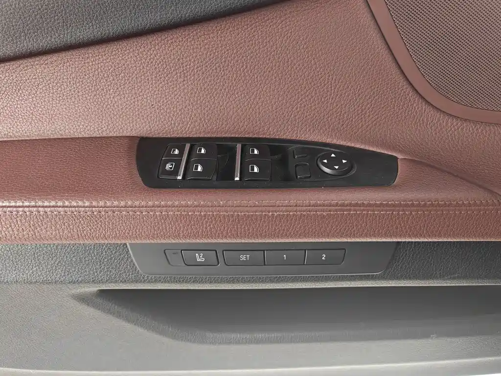 BMW 7 Series 2015 — фото 9