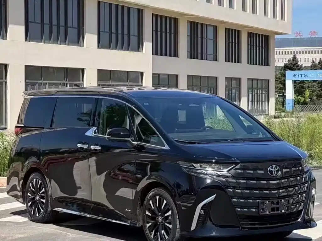 Toyota Alphard — фото 4
