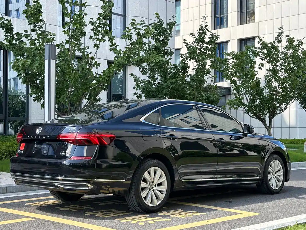 Volkswagen Passat 2020 — фото 28