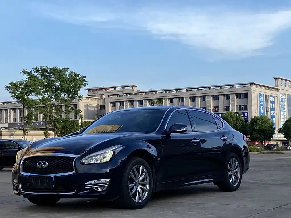 Infiniti Q70 2018 — фото 1