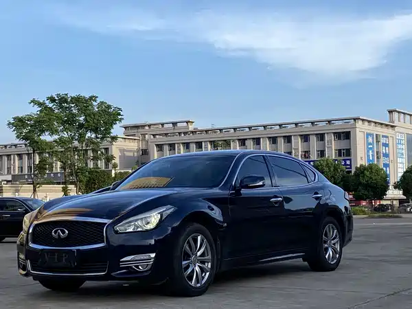 Infiniti Q70 2018