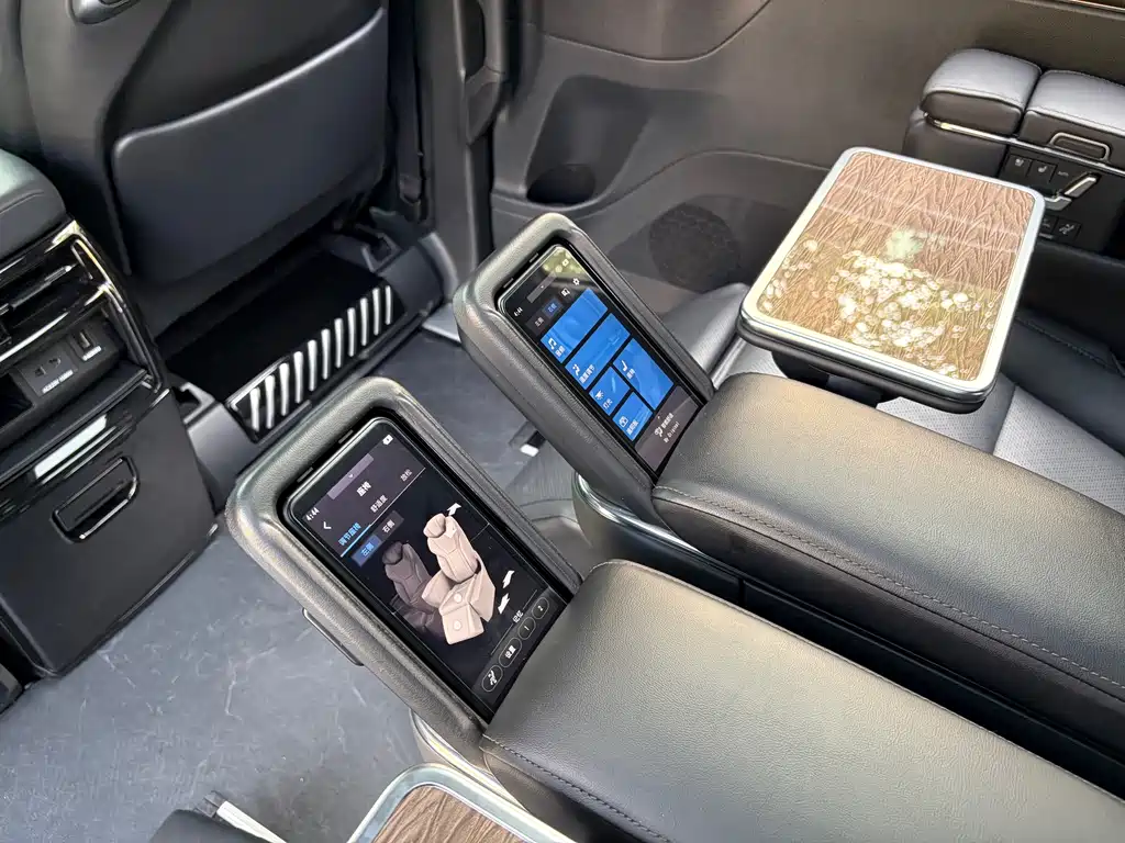 Toyota Vellfire 2025 — фото 13