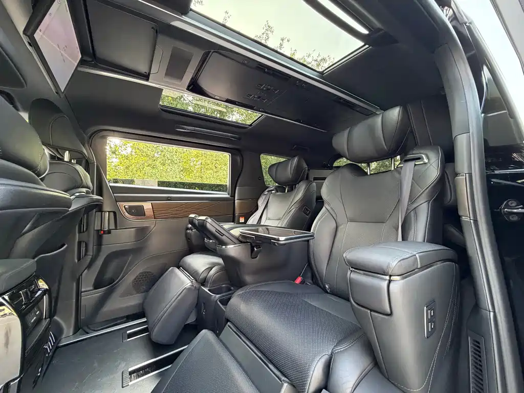 Toyota Vellfire 2025 — фото 14