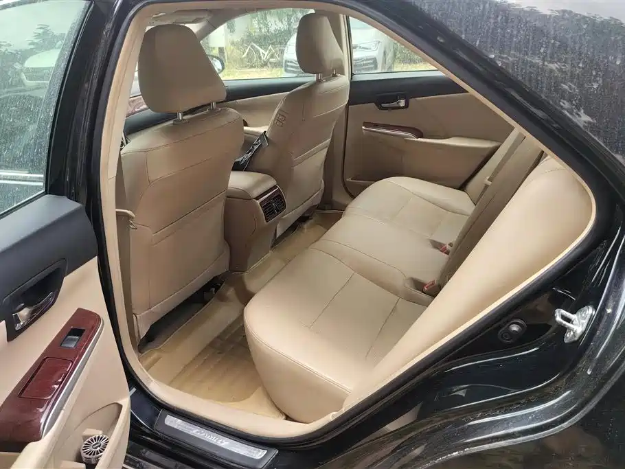 Toyota Camry 2015 — фото 11