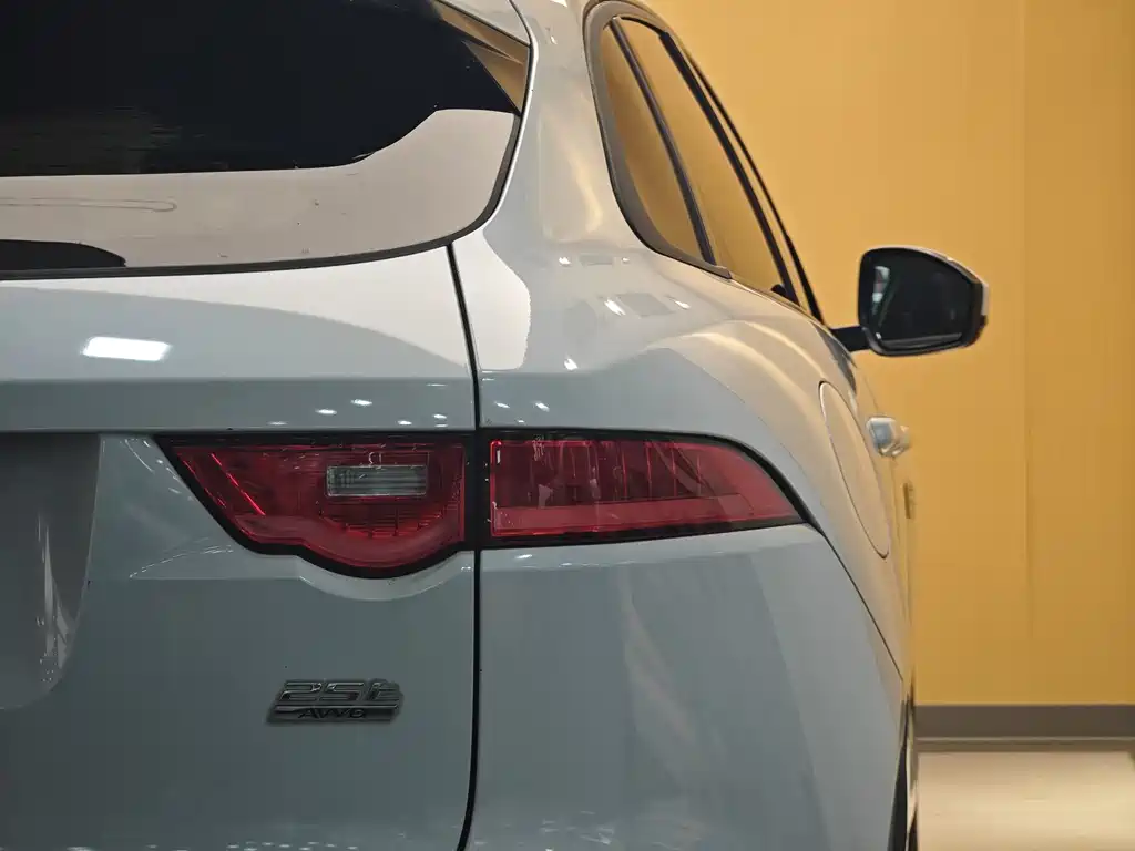 Jaguar F-PACE 2018 — фото 28