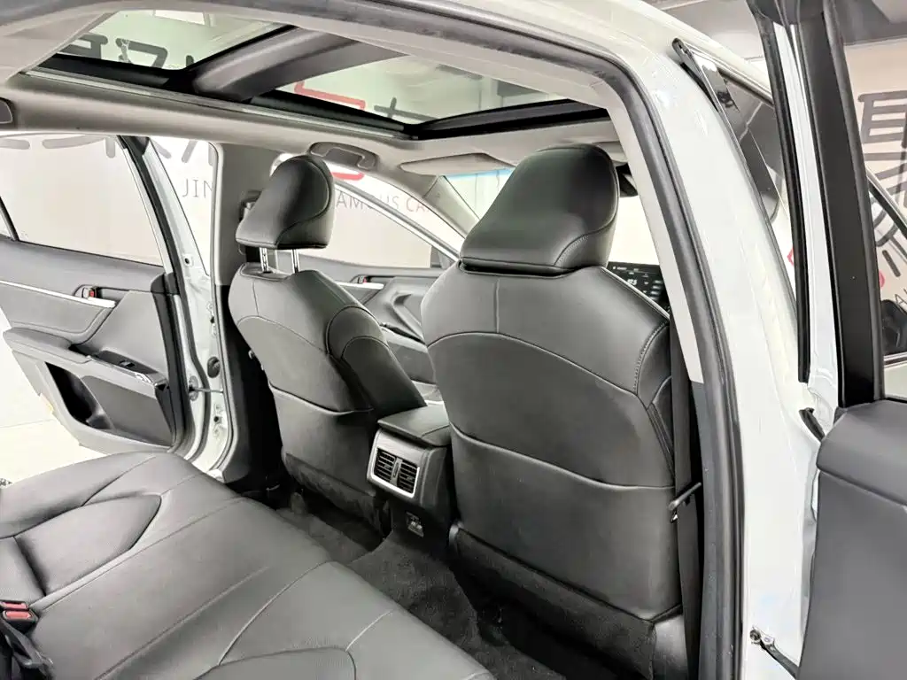 Toyota Camry 2022 — фото 15