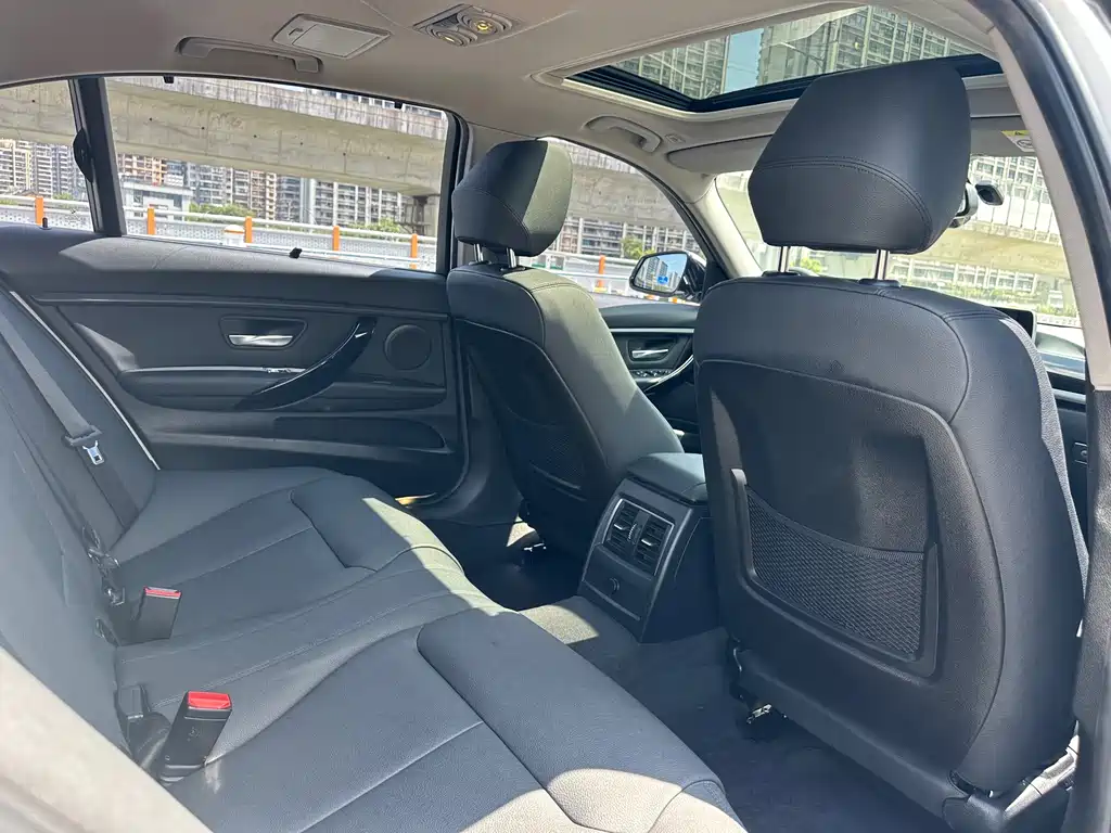 BMW 3 Series 2017 — фото 10