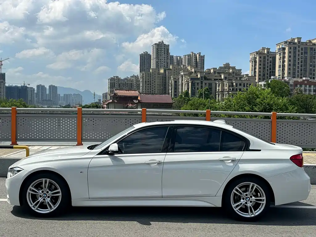 BMW 3 Series 2017 — фото 17