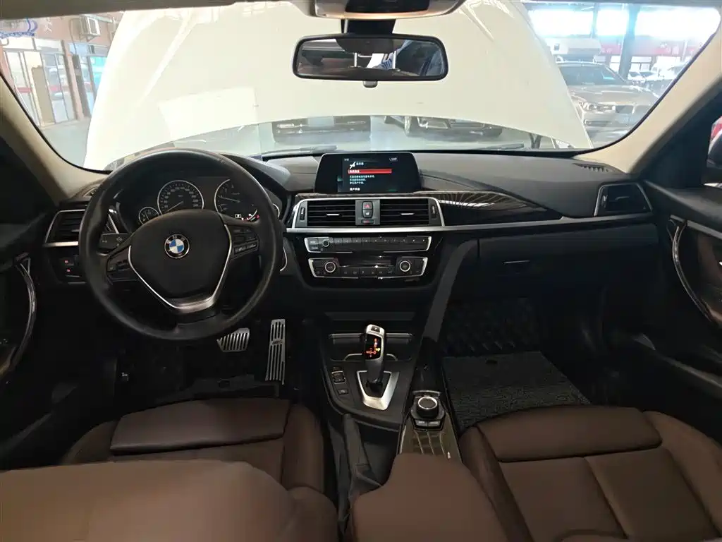 BMW 3 Series 2018 — фото 7