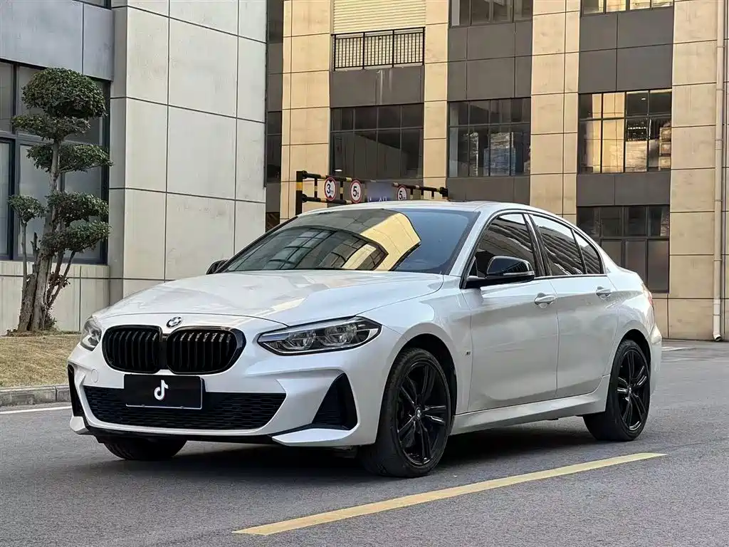 BMW 1 Series 2022 — фото 2