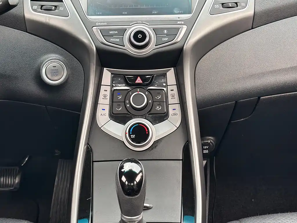 Hyundai Elantra Langdong 2017 — фото 18