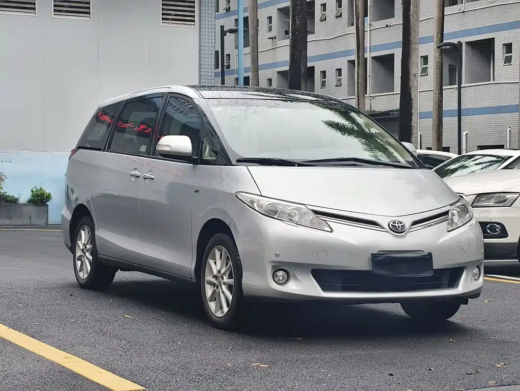 Toyota Previa 2015 — фото 3