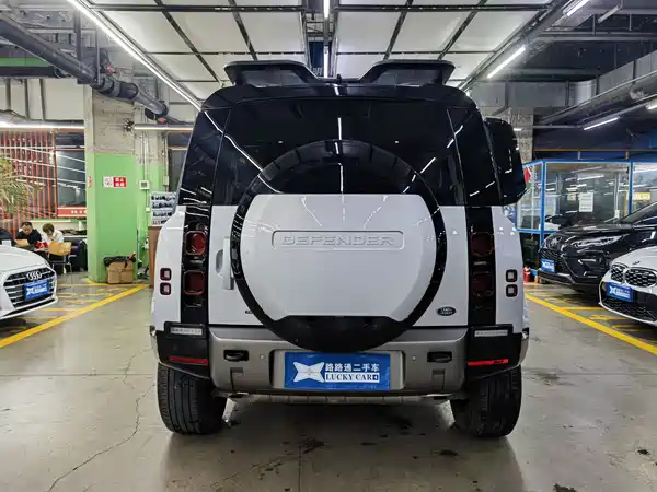 Land Rover Defender 2023