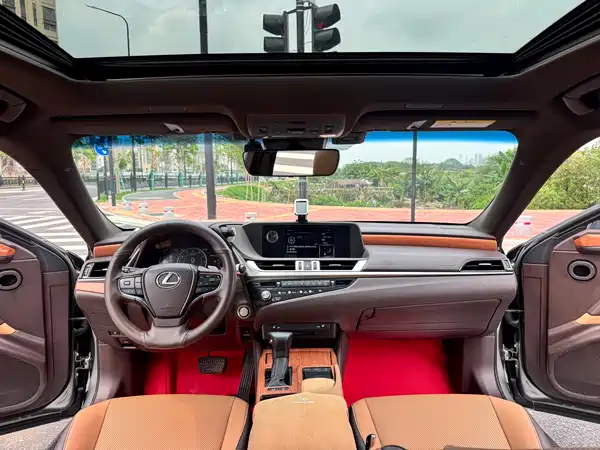Lexus ES 2020