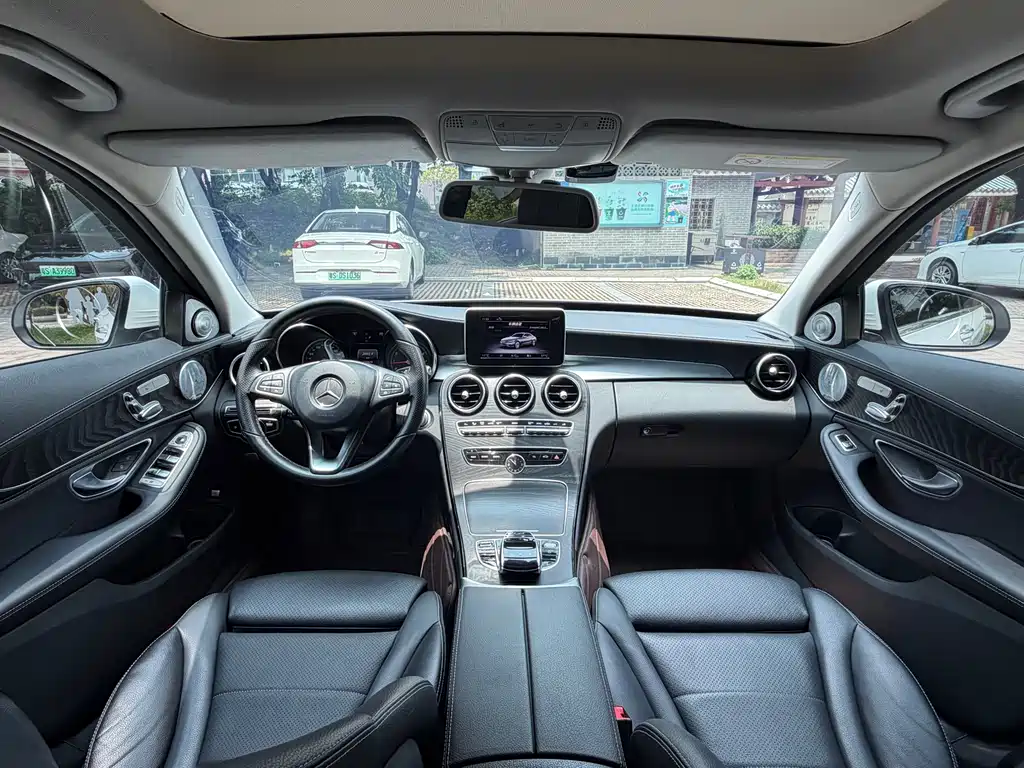 Mercedes-Benz C-Class 2018 — фото 18