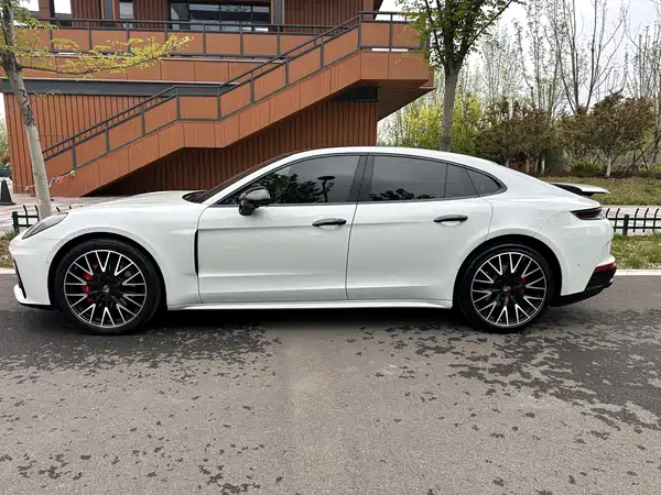 Porsche Panamera 2024