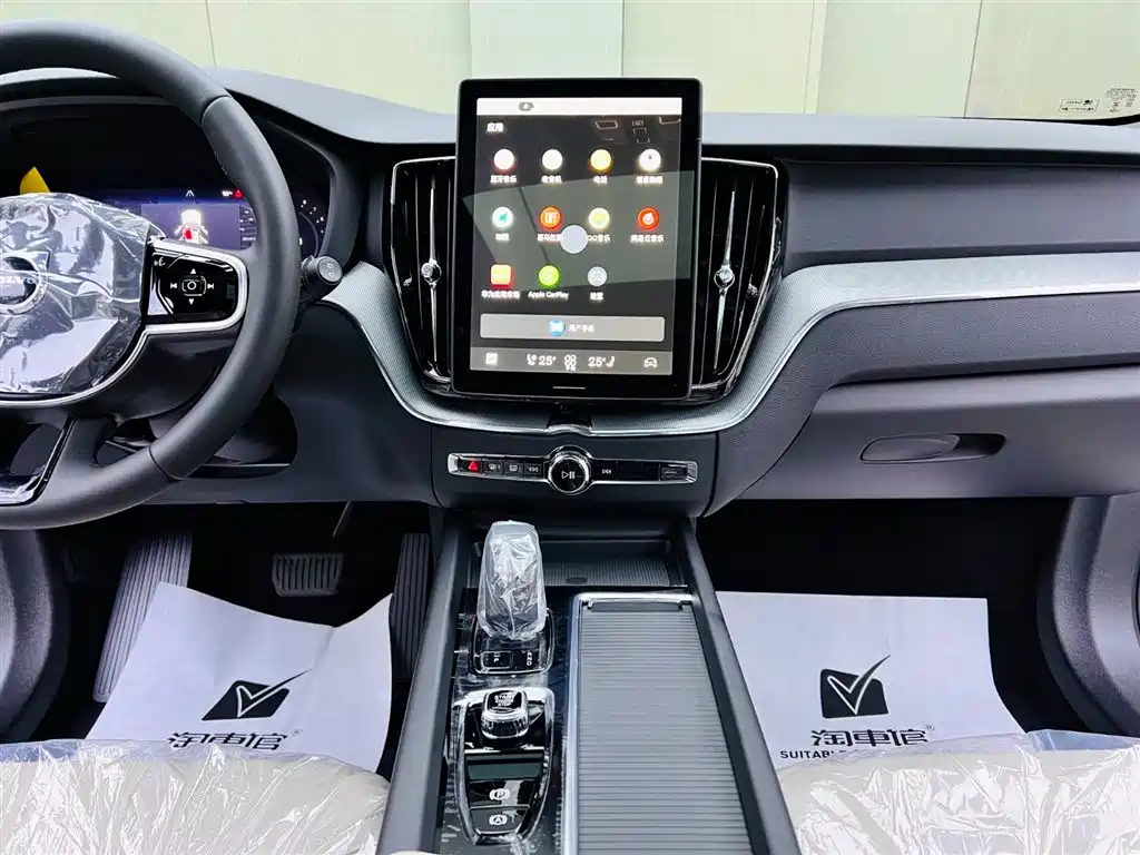 Volvo XC60 2026 — фото 12