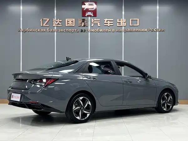 Hyundai Elantra 2022