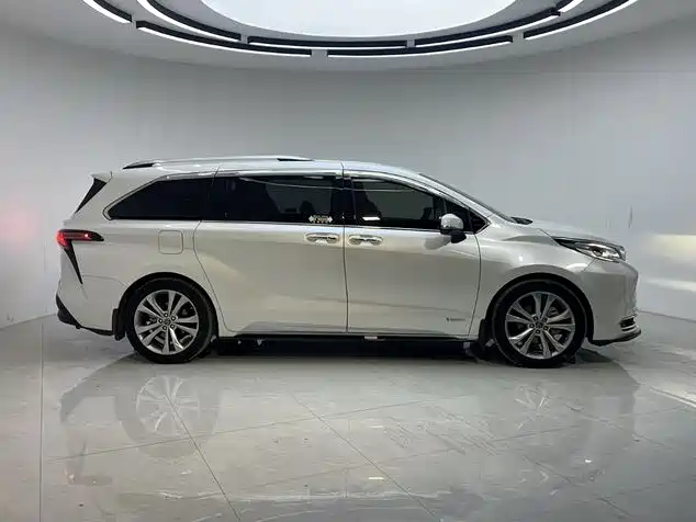 Toyota Sienna 2024 — фото 8